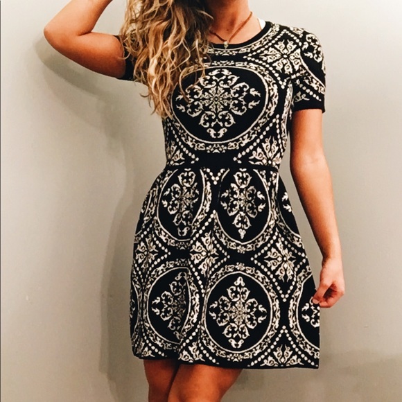 Romeo & Juliet Couture Dresses & Skirts - Romeo & Juliet couture knit sweater dress